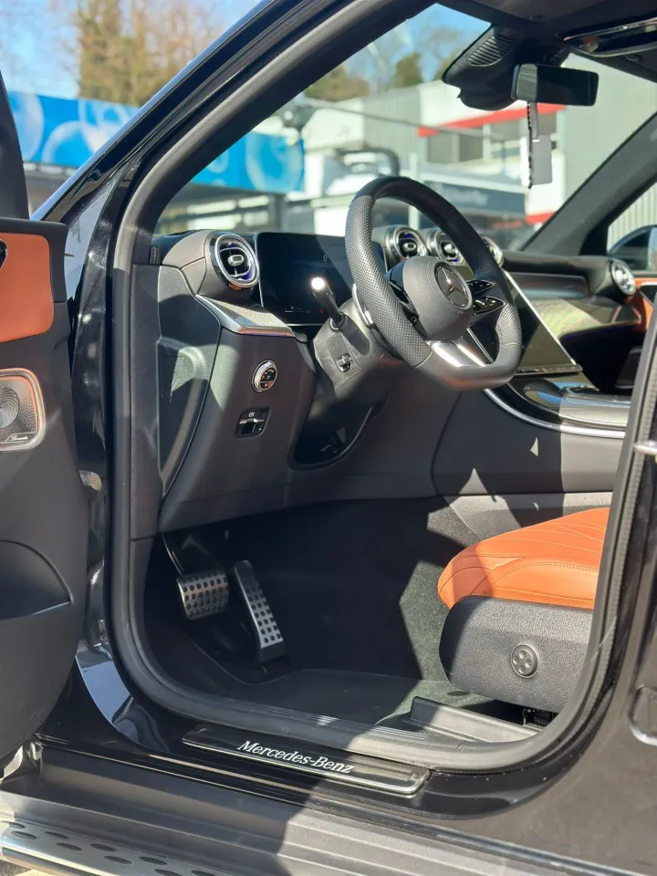 Application de shampoing sur jantes et plastiques Mercedes — étape 2 detailing