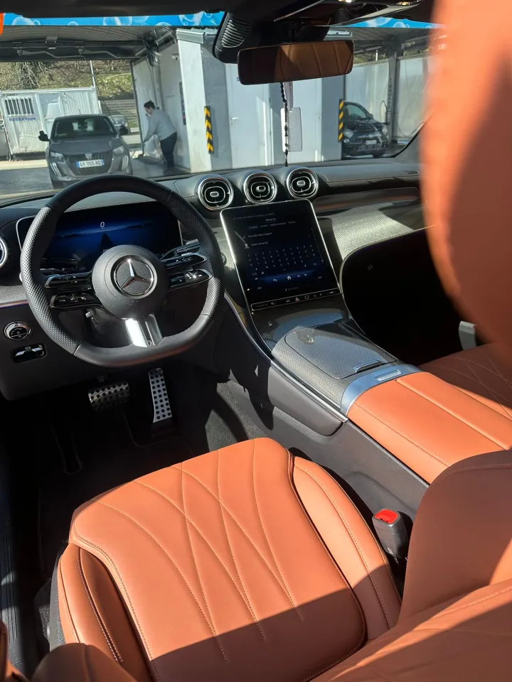 Finition cire et brillance finale sur carrosserie Mercedes — étape 3 detailing